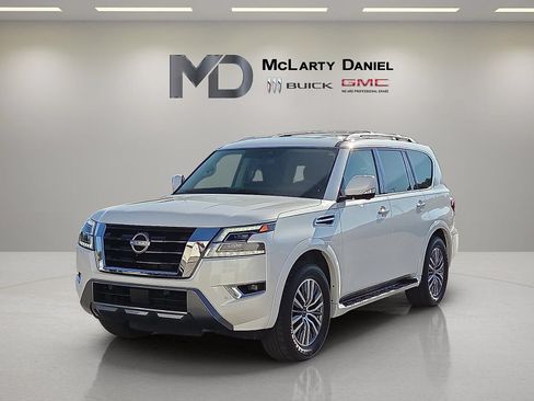 Used 2024 Nissan Armada SL w/ Captain's Chairs Package AWD/4WD image 2