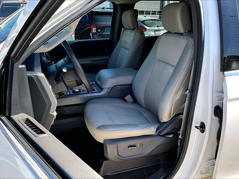 Used 2019 Ford Expedition XLT w/ Cargo Package image 8