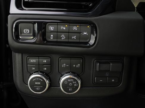 New 2026 GMC Yukon XL AT4 Ultimate AWD/4WD image 10