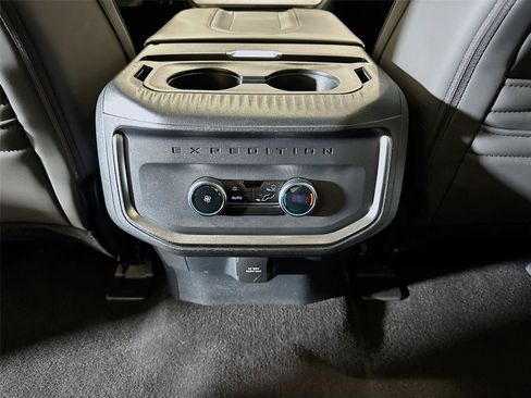 Used 2025 Ford Expedition Active AWD/4WD image 20