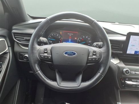 Used 2020 Ford Explorer XLT w/ Equipment Group 202A AWD/4WD image 8