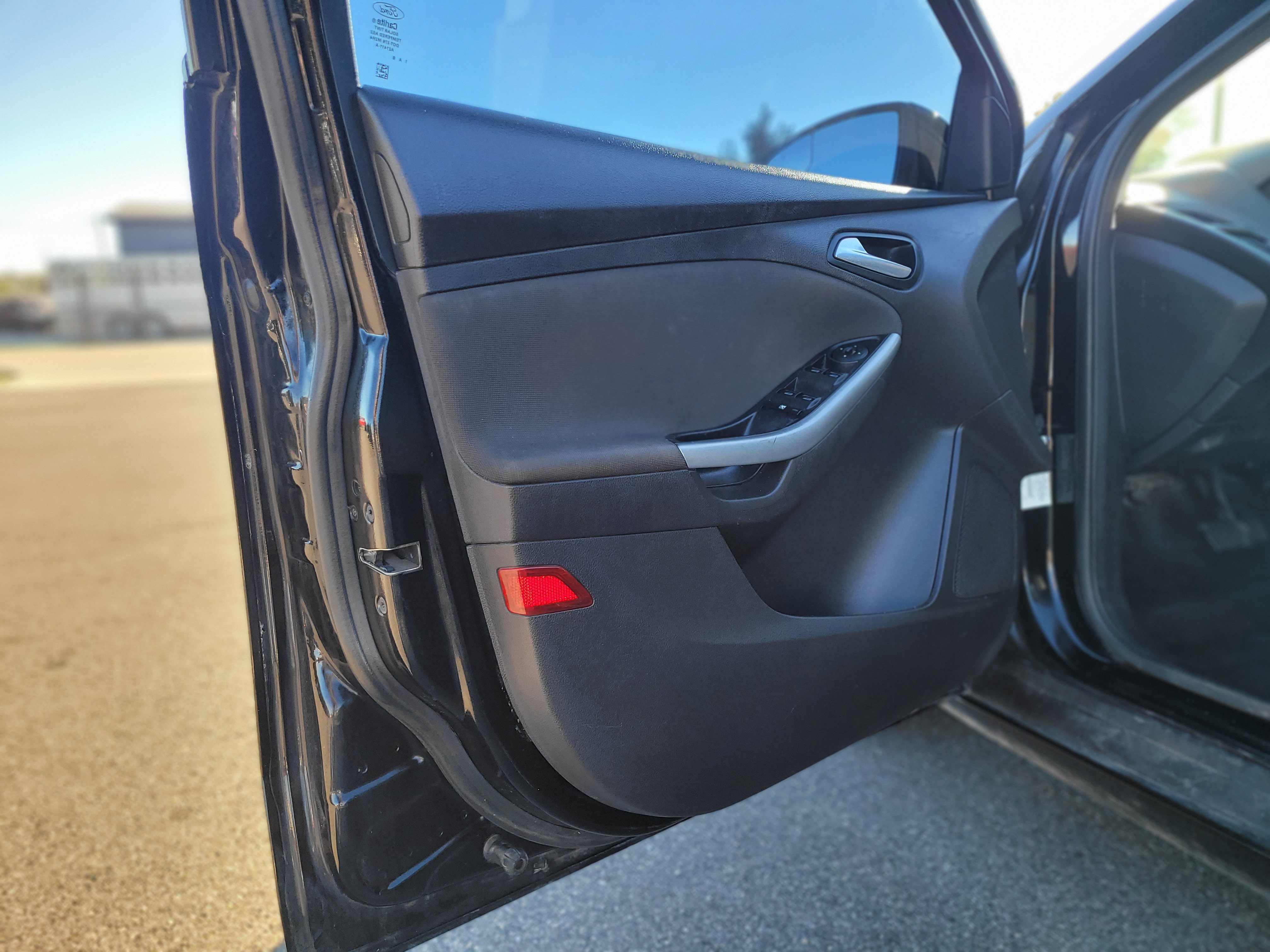 Used 2012 Ford Focus SE FWD image 7
