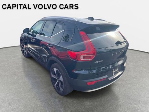 Used 2025 Volvo XC40 B5 Core AWD/4WD image 4