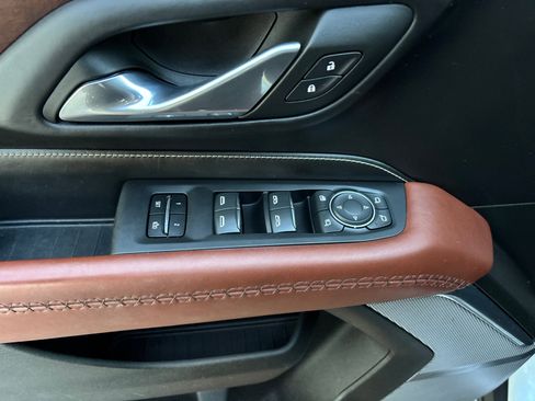 Used 2023 GMC Yukon XL Denali Ultimate image 13