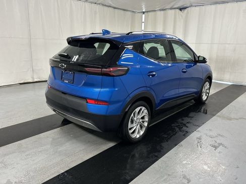 Used 2022 Chevrolet Bolt EUV LT w/ Comfort Package FWD image 7