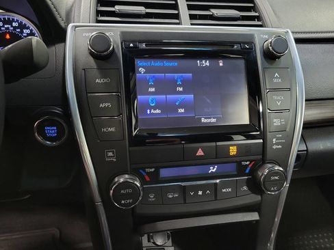 Used 2015 Toyota Camry XLE FWD image 17