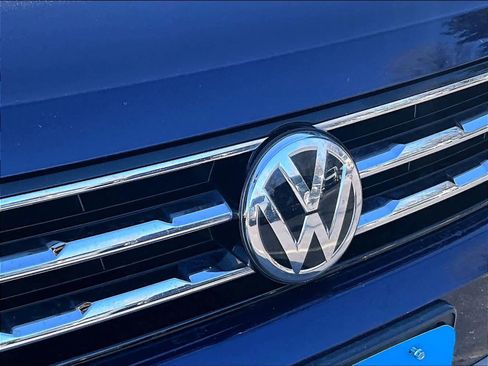 Used 2021 Volkswagen Tiguan SE w/ Panoramic Sunroof Package image 30