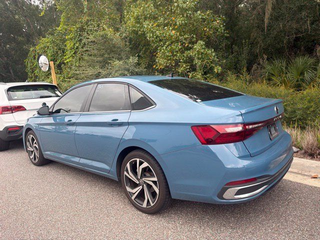 Used 2025 Volkswagen Jetta SEL FWD image 3
