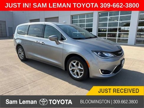 Used 2019 Chrysler Pacifica Touring Plus w/ Tire & Wheel Group FWD image 1