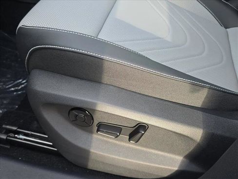 New 2026 Volkswagen Tiguan SE R-Line image 6