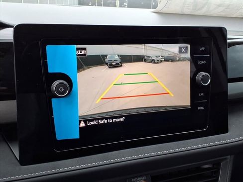 New 2026 Volkswagen Taos SE FWD image 15