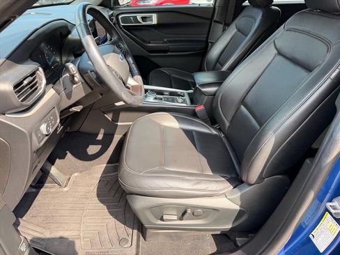 Used 2020 Ford Explorer XLT w/ Equipment Group 202A AWD/4WD image 8