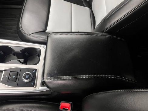 Used 2023 Ford Explorer XLT w/ Equipment Group 202A image 31