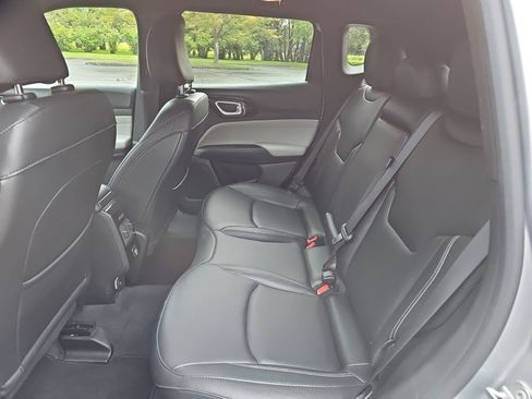 Used 2025 Jeep Compass Limited AWD/4WD image 17