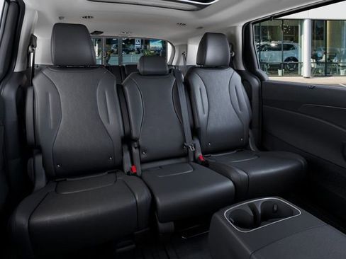 New 2026 Kia Carnival SX w/ SX Dark Edition Package FWD image 16