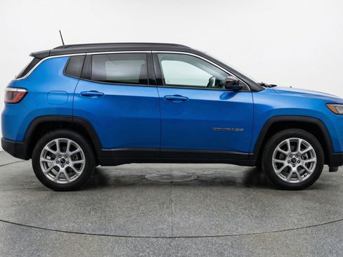 Used 2025 Jeep Compass Limited AWD/4WD image 11
