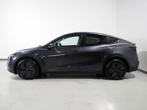 Used 2026 Tesla Model Y Long Range RWD image 10