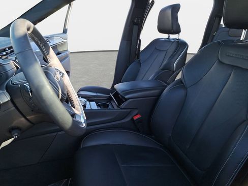 Certified 2023 Jeep Grand Cherokee Overland w/ Luxury Tech Group IV image 16