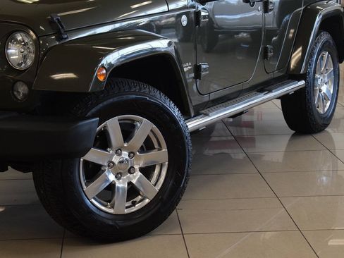 Used 2015 Jeep Wrangler Unlimited Sahara w/ Dual Top Group AWD/4WD image 16