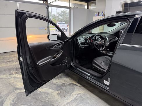 Used 2017 Chevrolet Malibu Premier w/ Premier Sun and Wheel Package FWD image 8