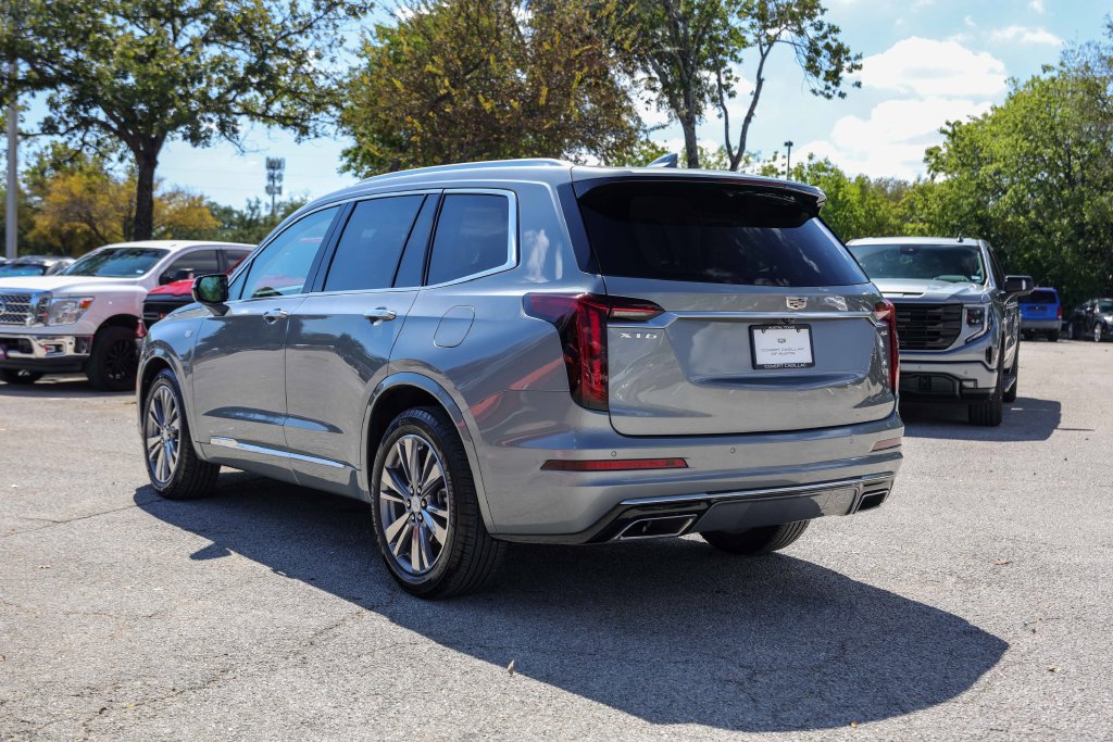 Used 2025 Cadillac XT6 Premium Luxury FWD image 3