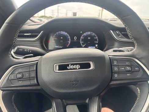 Used 2024 Jeep Grand Cherokee Altitude AWD/4WD image 23