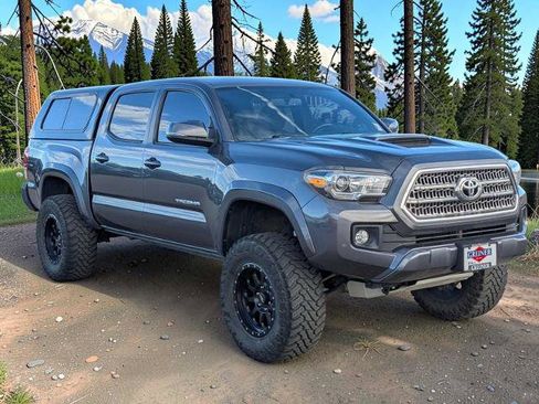 Used 2017 Toyota Tacoma TRD Sport w/ Tow Package (A/T) AWD/4WD image 8