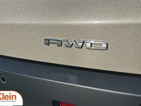 Used 2023 GMC Acadia SLT w/ Trailering Package image 11