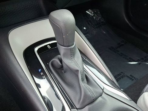 Used 2025 Toyota Corolla LE FWD image 17