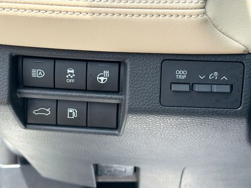 Used 2019 Toyota Avalon Limited FWD image 34