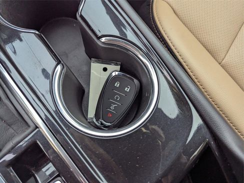 Used 2022 Chevrolet Equinox Premier image 23