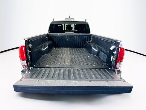 Used 2021 Toyota Tacoma SR5 AWD/4WD image 26
