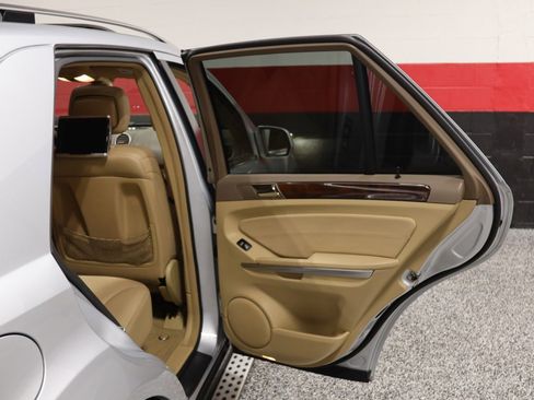 Used 2009 Mercedes-Benz ML 550 4MATIC image 46