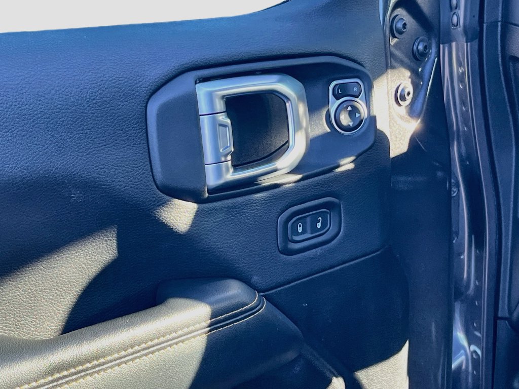 Used 2026 Jeep Wrangler Unlimited Sahara AWD/4WD image 17