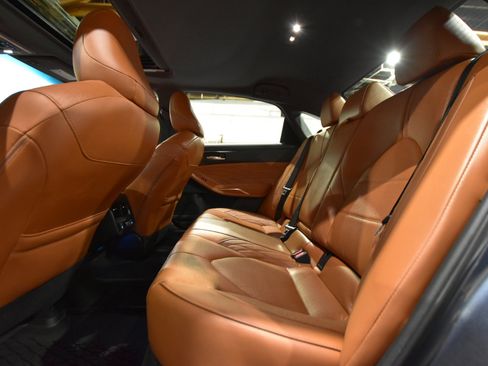 Used 2019 Toyota Avalon Limited image 42