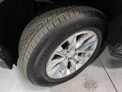 Used 2025 Chevrolet Suburban Premier image 9