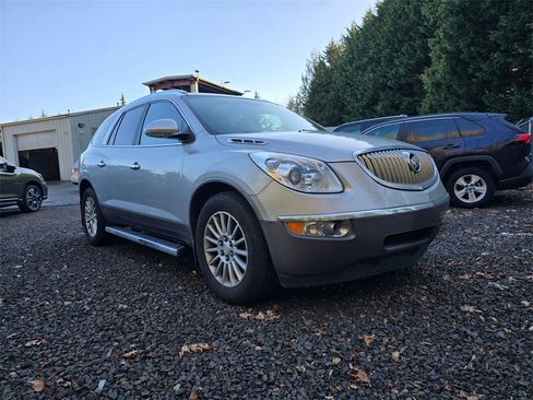 Used 2010 Buick Enclave CXL image 1