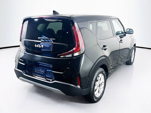 Used 2025 Kia Soul LX w/ LX Technology Package FWD image 9