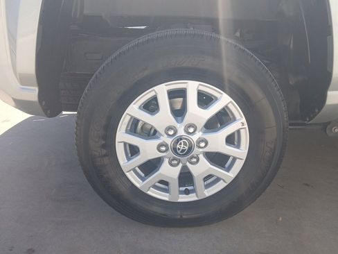 Used 2025 Toyota Tacoma SR5 AWD/4WD image 30