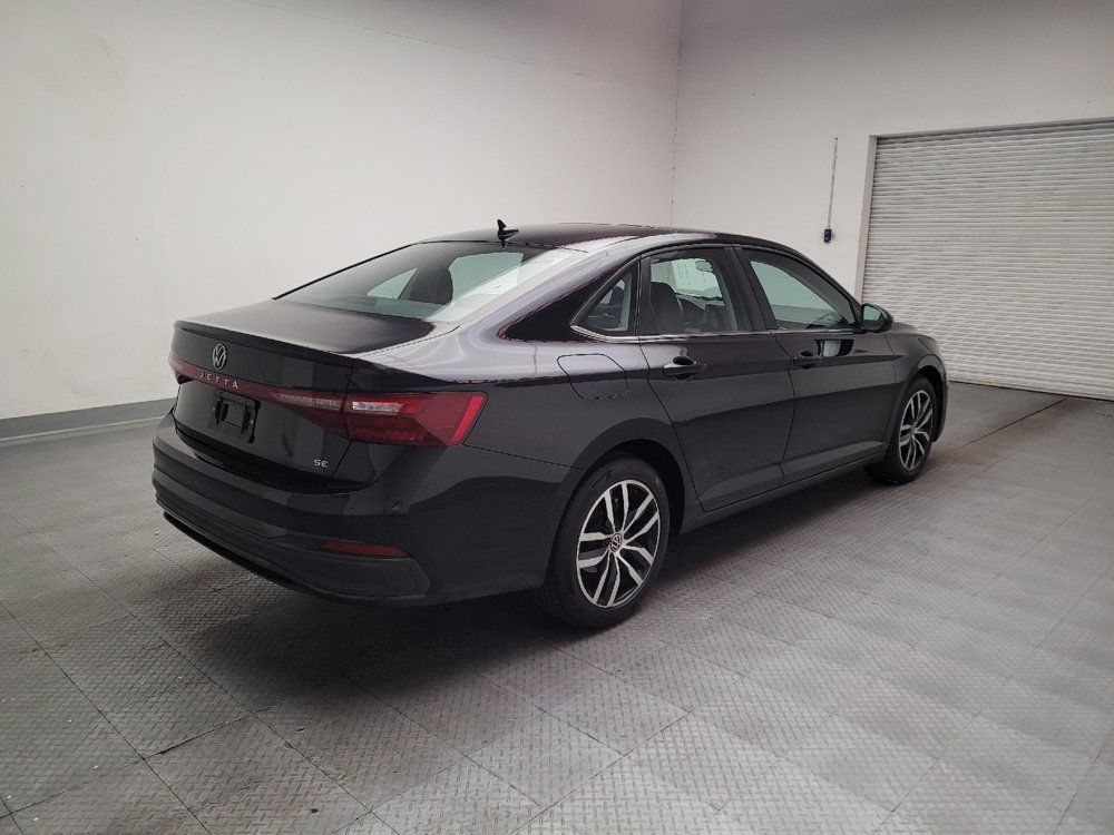 Used 2025 Volkswagen Jetta SE FWD image 9