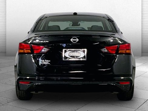 Used 2025 Nissan Altima 2.5 SV FWD image 3