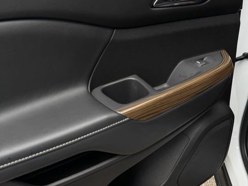 Used 2022 GMC Acadia SLE w/ Driver Convenience Package image 33