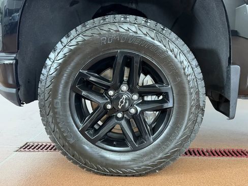 Used 2020 Chevrolet Silverado 1500 Custom Trail Boss w/ Custom Convenience Package AWD/4WD image 9