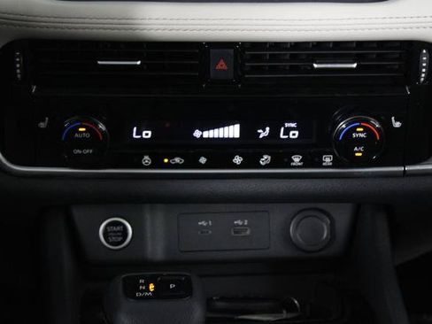 Certified 2021 Nissan Rogue SV w/ Premium Package FWD image 22