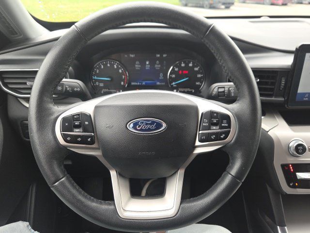 Used 2024 Ford Explorer XLT w/ Equipment Group 202A AWD/4WD image 39