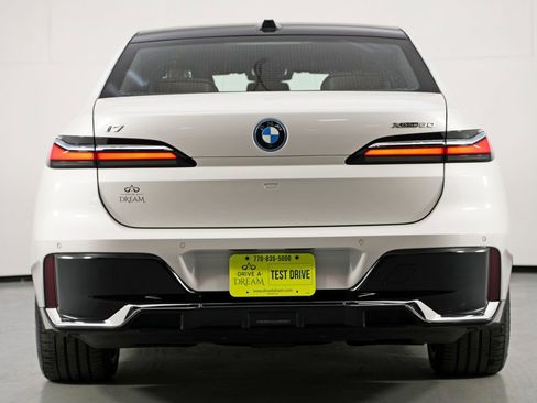 Used 2023 BMW i7 xDrive60 w/ Executive Package 2 image 11