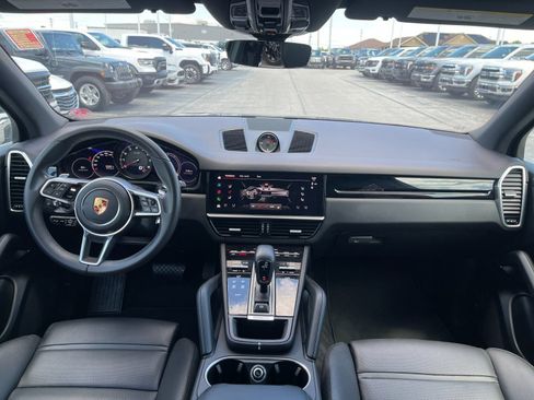 Used 2023 Porsche Cayenne AWD/4WD image 15