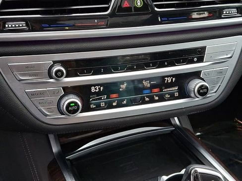 Used 2022 BMW 750i xDrive w/ M Sport Package image 20