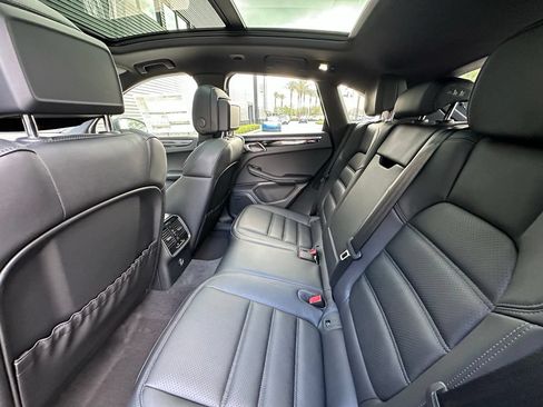 Used 2026 Porsche Macan AWD/4WD image 35