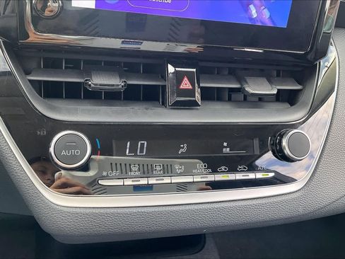 Used 2024 Toyota Corolla LE image 31